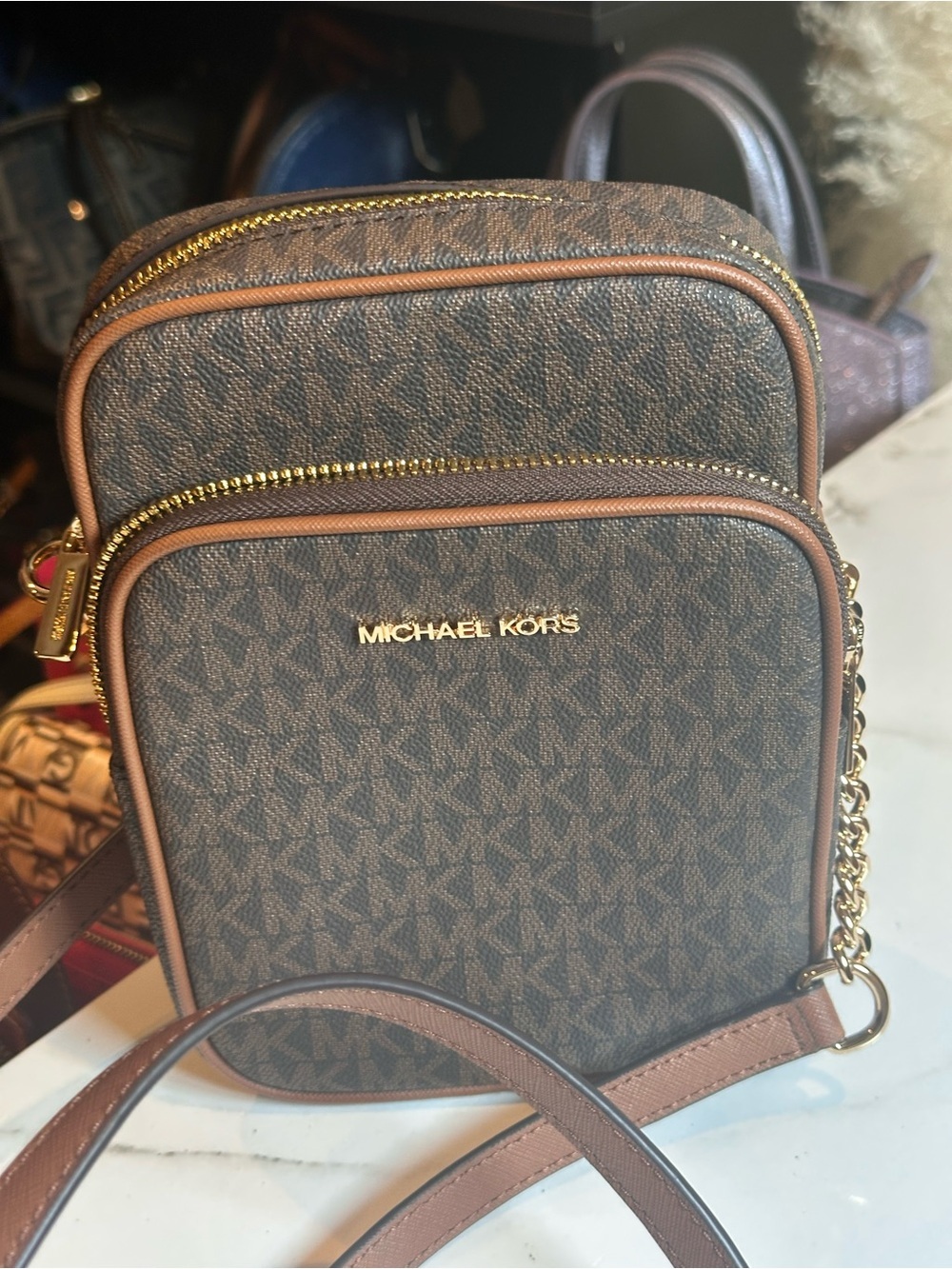 Michael Kors Jet Set Travel Medium
Logo Crossbody Bag Brown
Signature